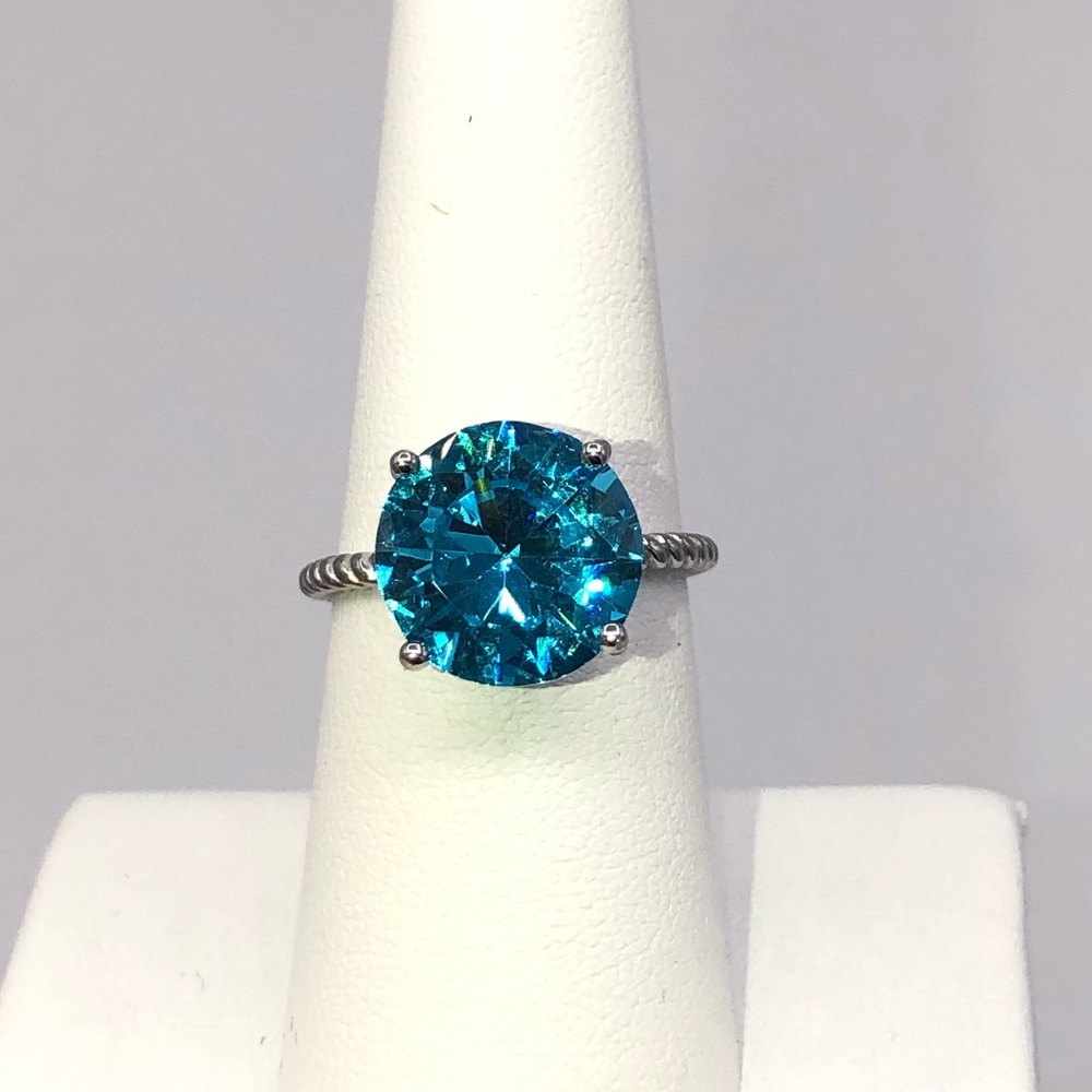 4ct Blue Apatite Ring - Picture 3 of 15